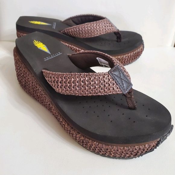 Volatile Size 6 Brown Wedge Flip Flop Sandals